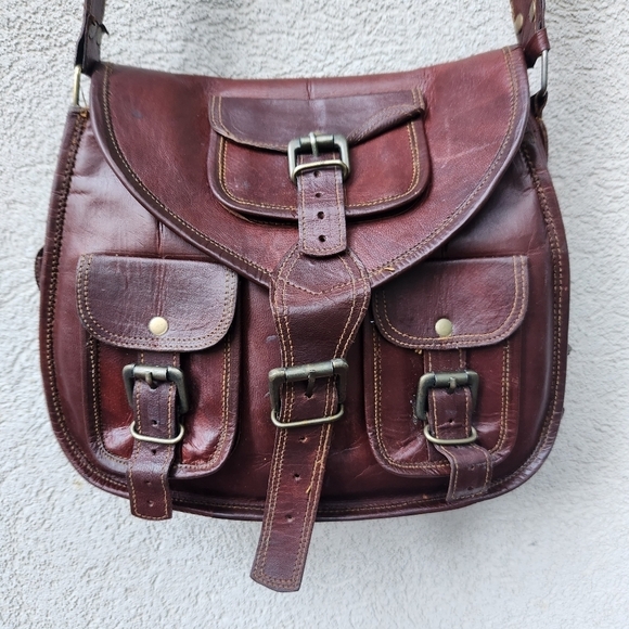 unbranded Handbags - Vintage Messenger Bag Leather Brown Medium Lined Satchel Pockets Shoulder Strap
